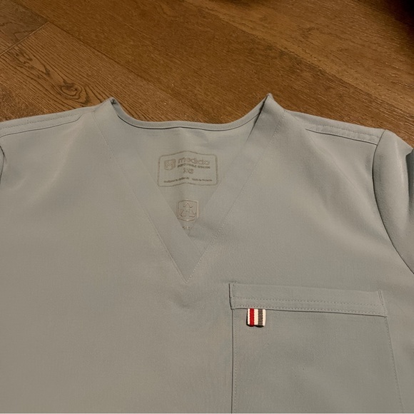 🌱Mediclo Bottle Edition Stone Blue/ Green Scrub set Sal top Sicily bottom XXS - Picture 4 of 8